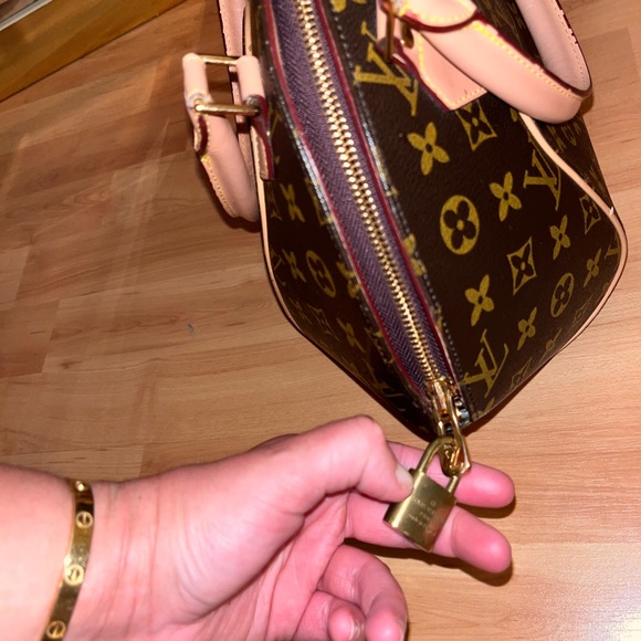 LOUIS VUITTON - Ellipse MM Bag for Sale *real* LV DUST BAG INCLUDED πΌ - Picture 14 of 17